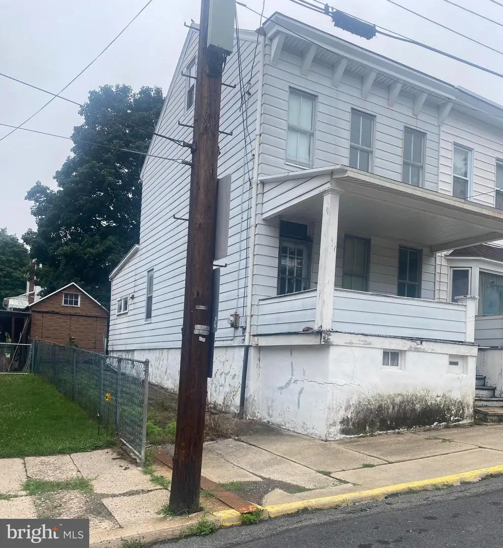 22 Park St, Pottsville, PA 17901 - #1
