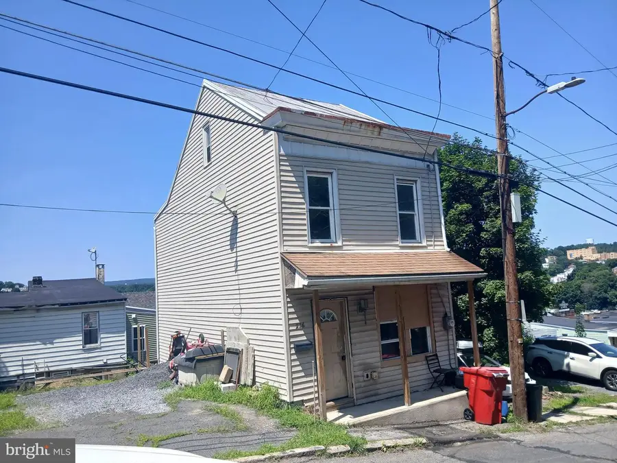 226 Pierce St, Pottsville, PA 17901 - #2