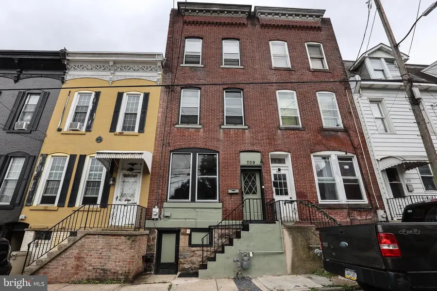 709 W Norwegian St, Pottsville, PA 17901 - #2