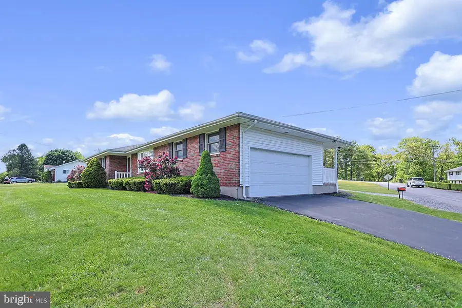 1004 Maple St, Pottsville, PA 17901 - #3