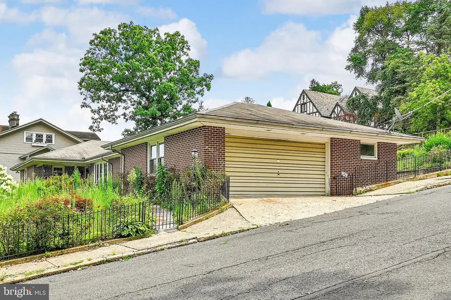1323 Mahantongo St, Pottsville, PA 17901 - #2