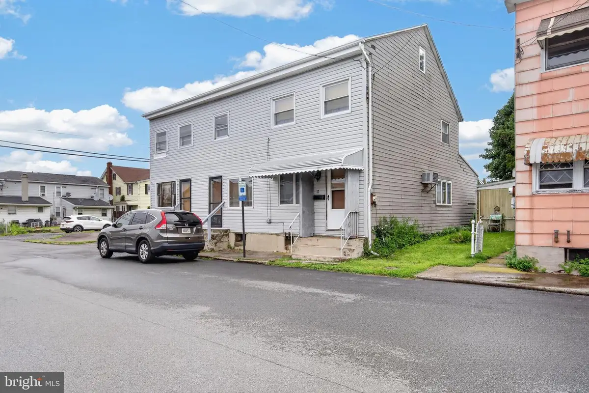 17 S Logan St, McAdoo, PA 18237 - #1
