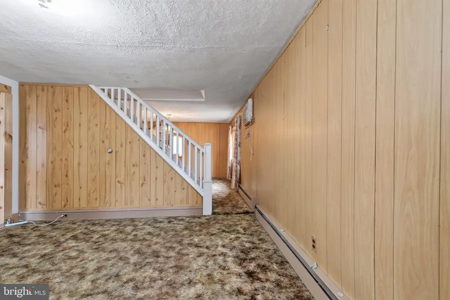 17 S Logan St, McAdoo, PA 18237 - #3