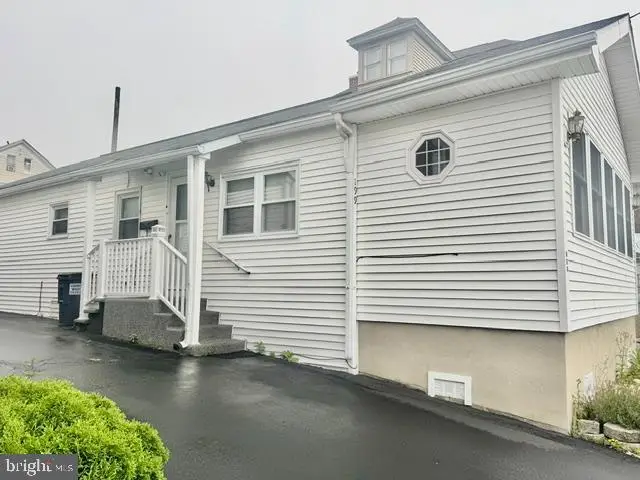 199 Pennsylvania Ave, Shenandoah, PA 17976 - #1