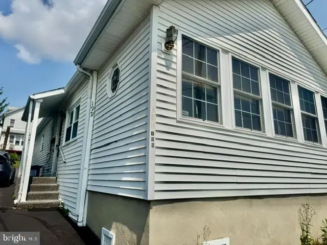 199 Pennsylvania Ave, Shenandoah, PA 17976 - #3