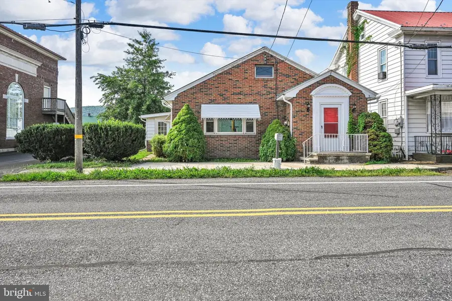 625 E Main St, Hegins, PA 17938 - #2