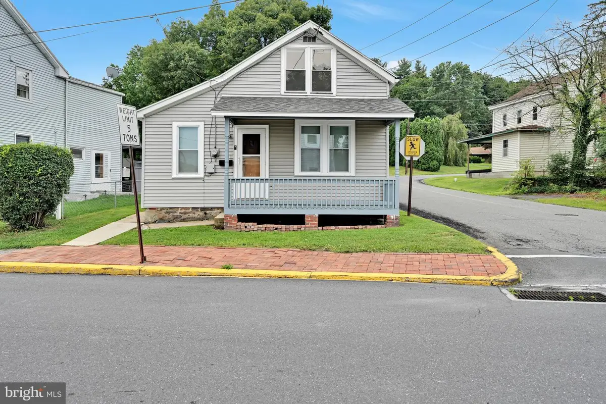 7 Graeff St, Cressona, PA 17929 - #1