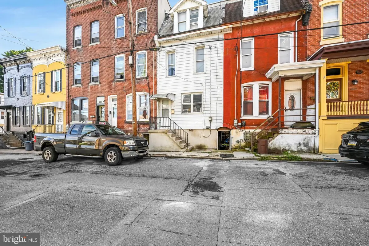 713 W Norwegian St, Pottsville, PA 17901 - #1