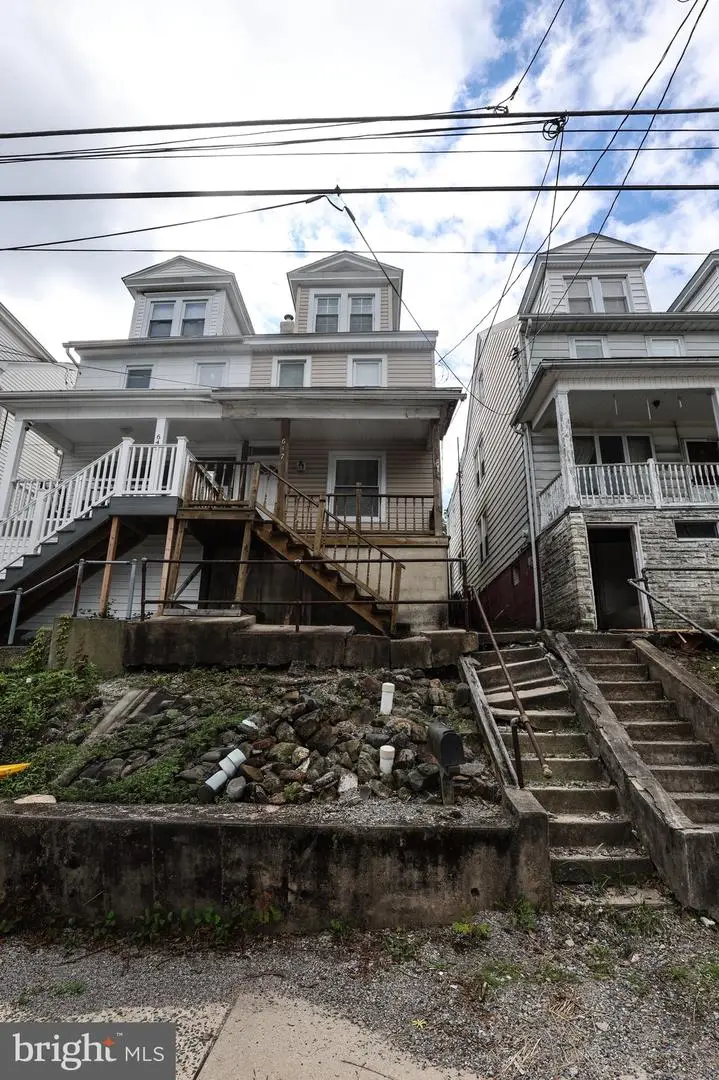 647 Pine Hill St, Minersville, PA 17954 - #2
