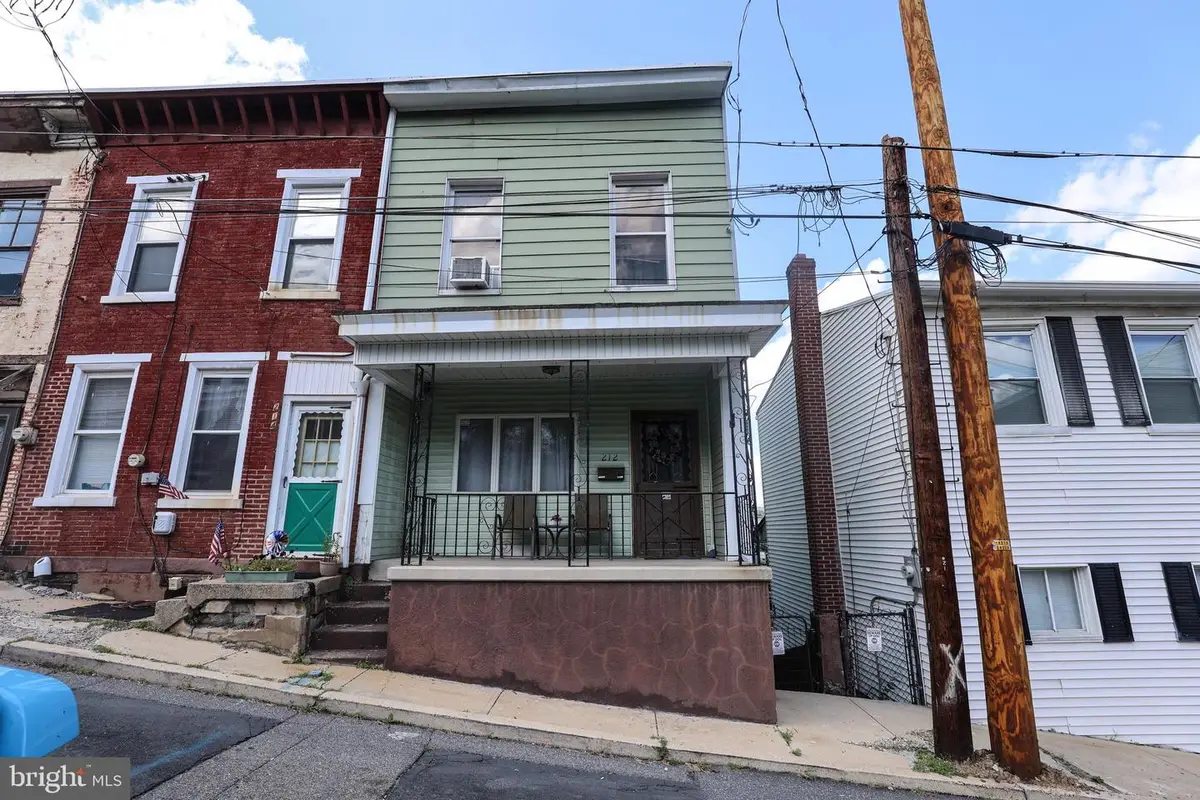 212 W Schuylkill Ave, Pottsville, PA 17901 - #1