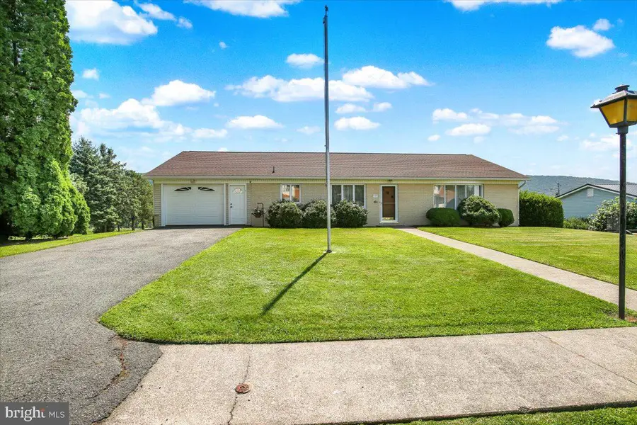 109 W Maple St, Valley View, PA 17983 - #2