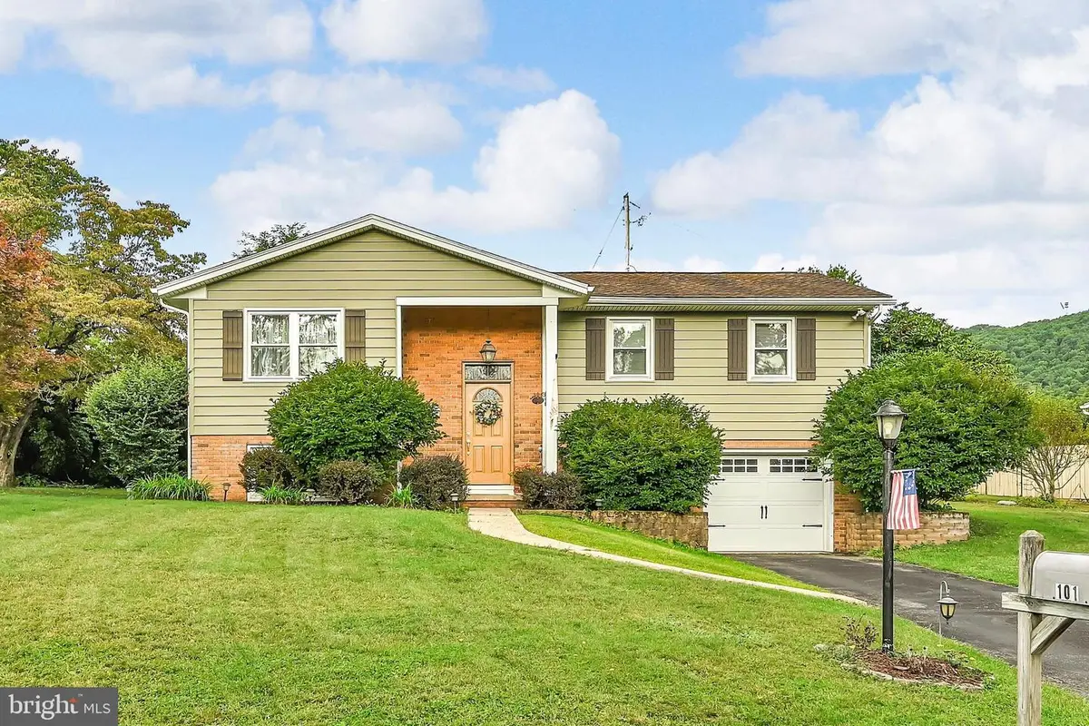 101 Timber Rd, Pottsville, PA 17901 - #1