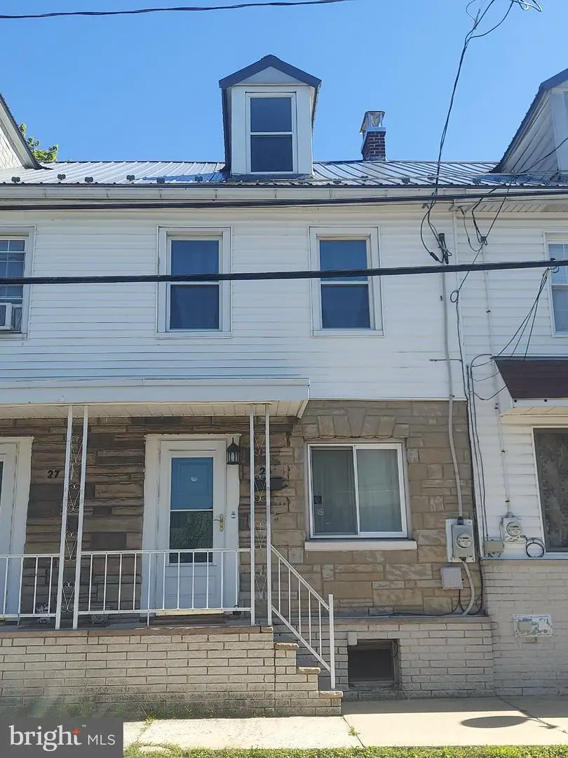 25 N Center St, Frackville, PA 17931 - #1
