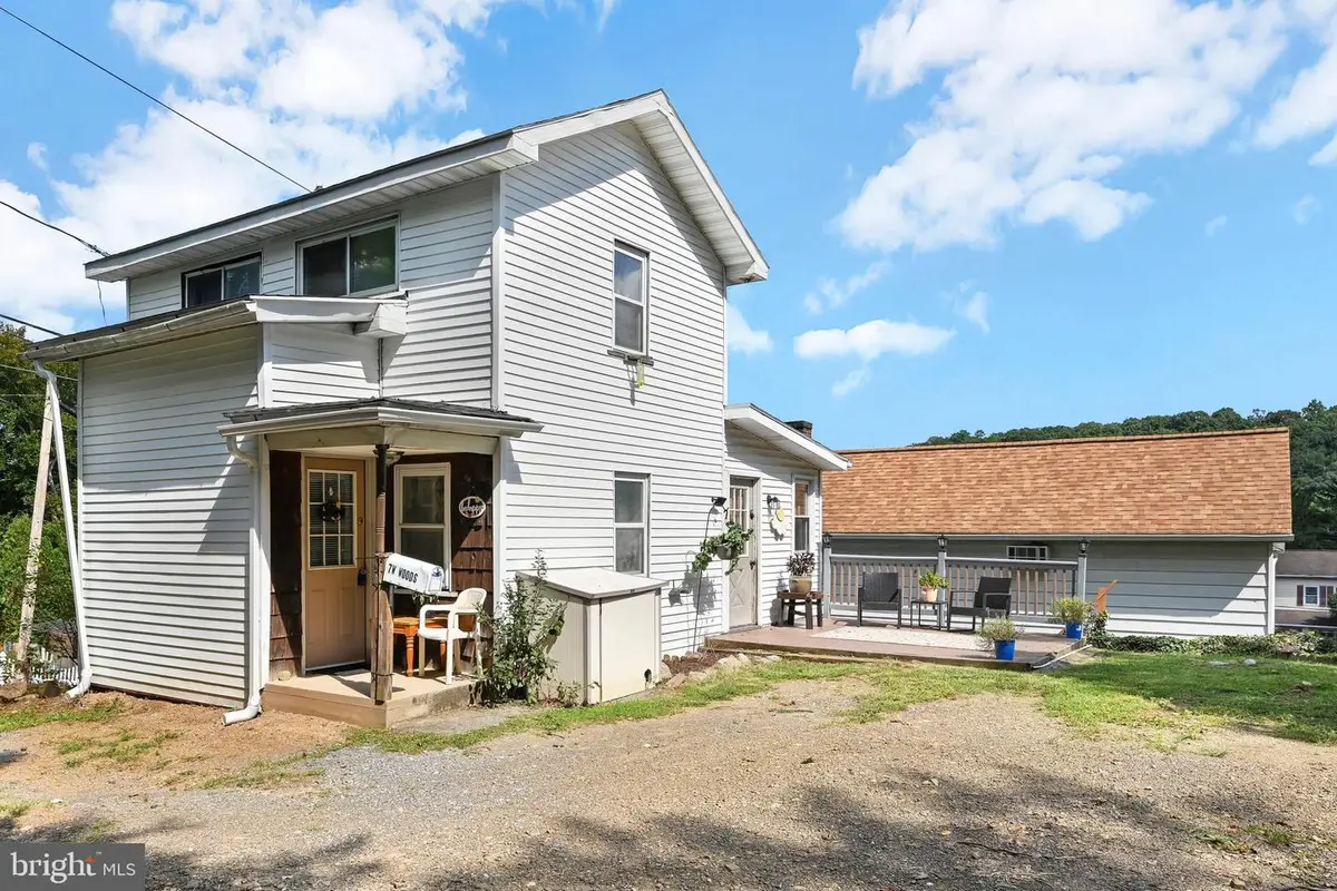 7 W Wood St W, Pine Grove, PA 17963 - #1