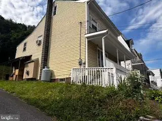573 Peacock St, Pottsville, PA 17901 - #2