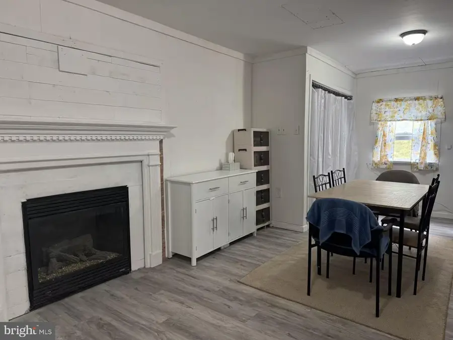 573 Peacock St, Pottsville, PA 17901 - #3