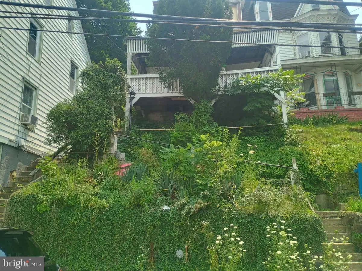 427 E Norwegian St, Pottsville, PA 17901 - #1
