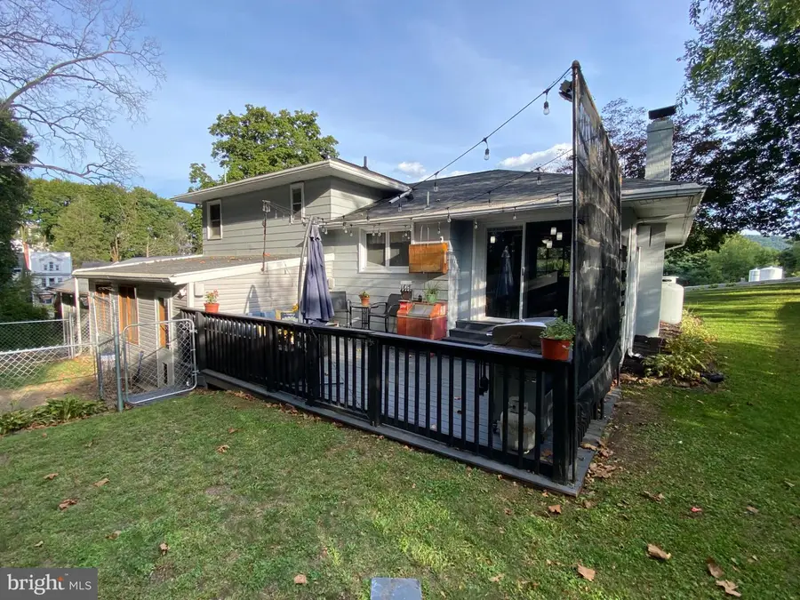 412 Pulaski Dr, Pottsville, PA 17901 - #3