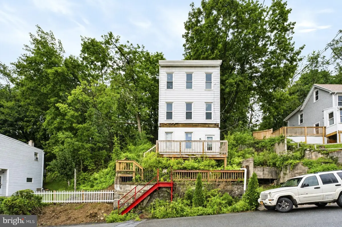 408 Front St, Pottsville, PA 17901 - #1