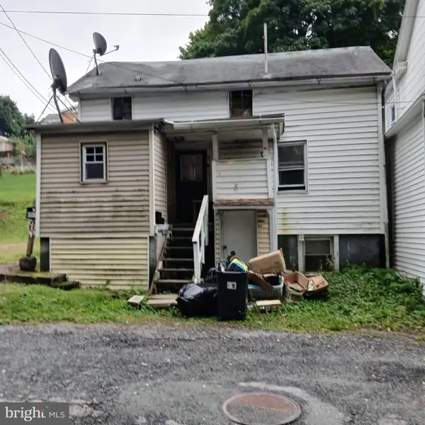308 E Elm St, TAMAQUA, PA 18252