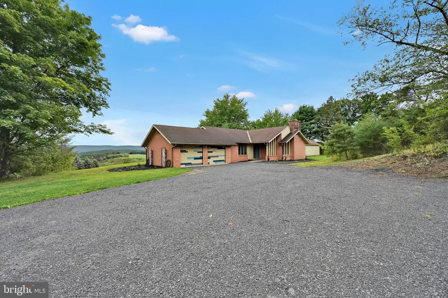 423 Hickory Dr, Auburn, PA 17922 - #2