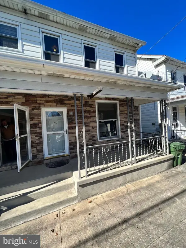 35 Pottsville St E, PINE GROVE, PA 17963