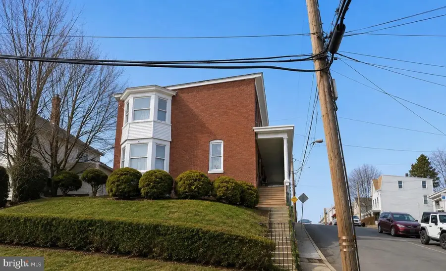 725 N 3rd St, Pottsville, PA 17901 - #2