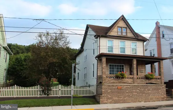 1009 E Grand Ave, TOWER CITY, PA 17980
