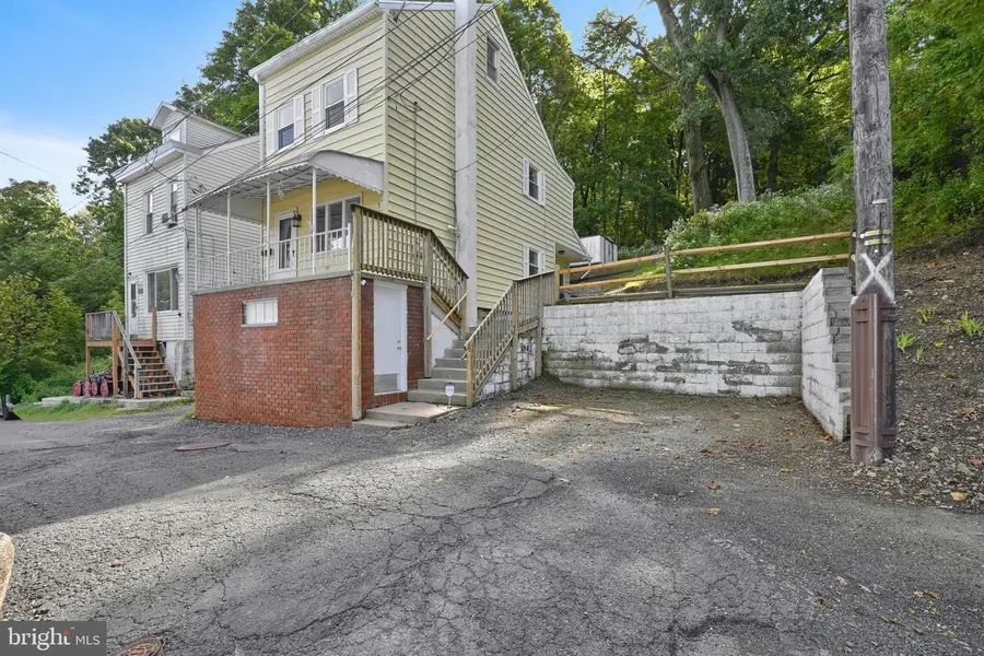 1023 W Schuylkill Ave, Pottsville, PA 17901 - #2