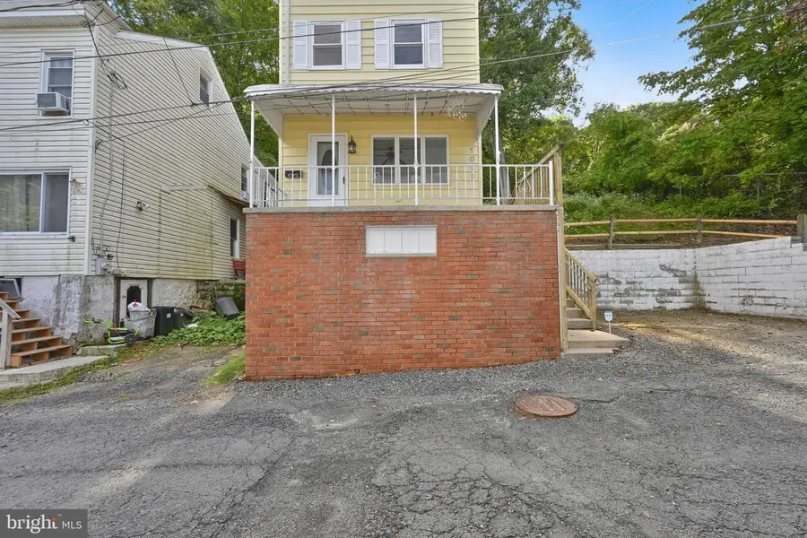 1023 W Schuylkill Ave, Pottsville, PA 17901 - #3