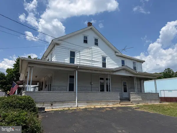 100 N Tulpehocken St, PINE GROVE, PA 17963