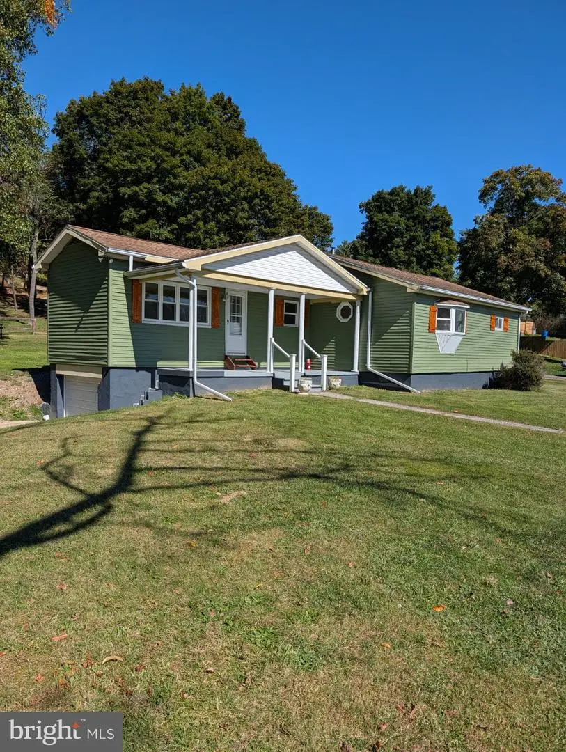 38 W Donaldson St, Tremont, PA 17981 - #2
