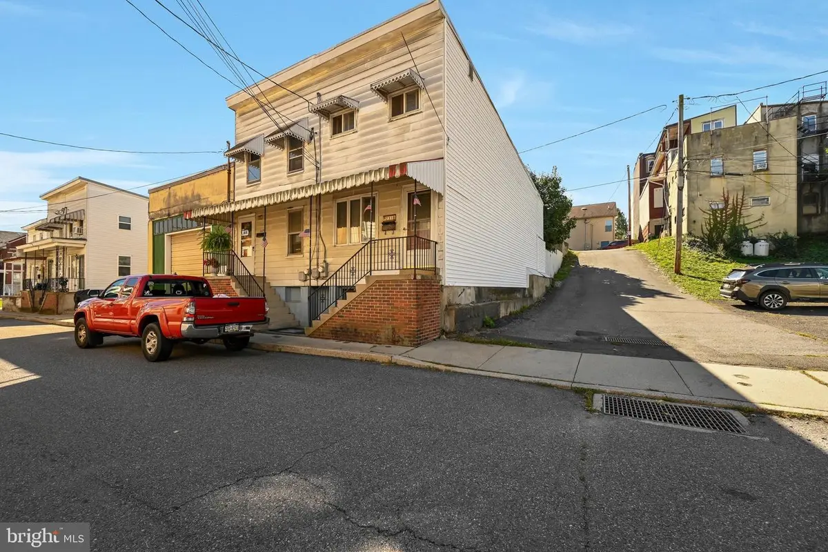 231 Lewis St, Minersville, PA 17954 - #1