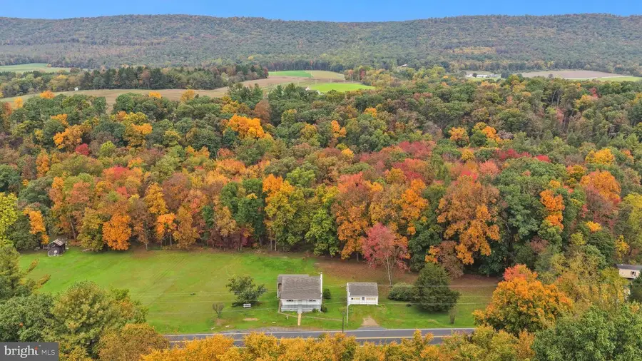 3519 Sweet Arrow Lake Rd, Pine Grove, PA 17963 - #2