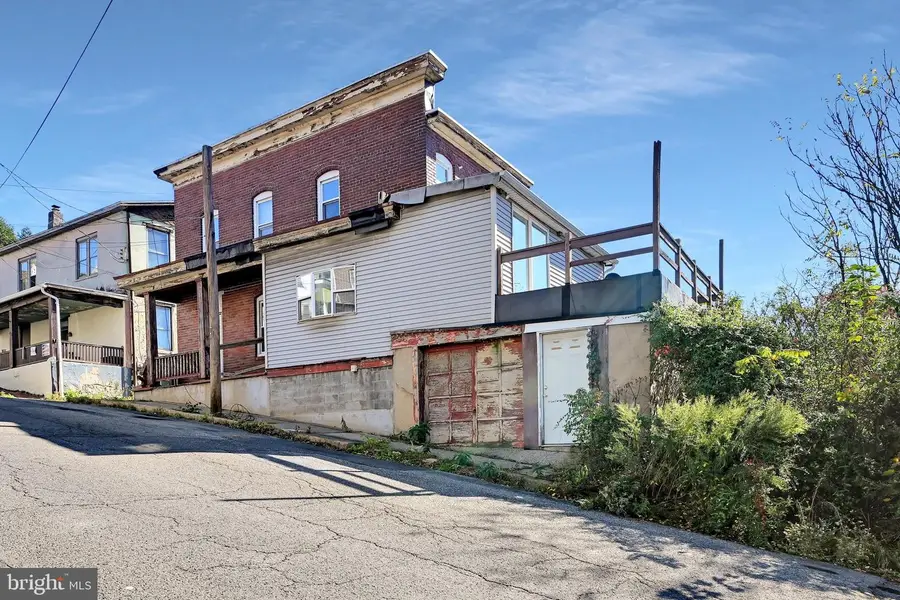 319 E Race St, Pottsville, PA 17901 - #2