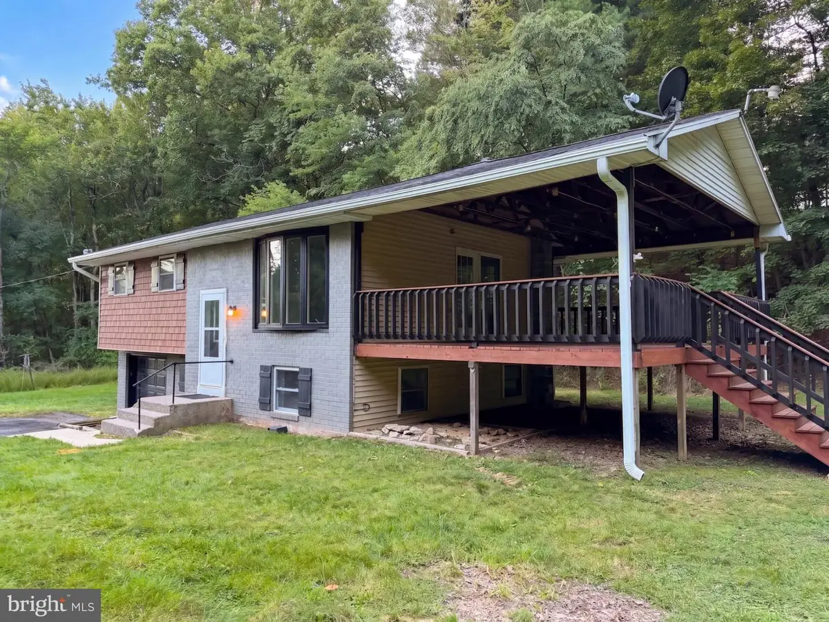 113 N Lake Rd, Pottsville, PA 17901 - #1