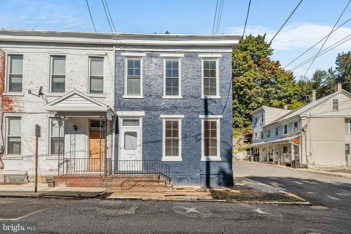400 W Arch St, Pottsville, PA 17901 - #1