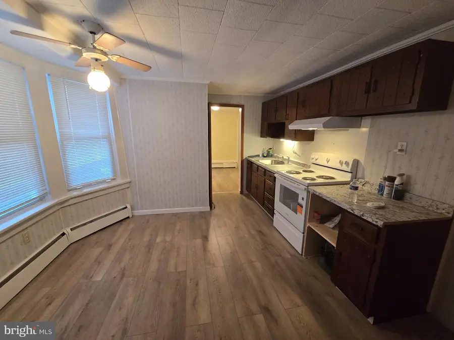 241 Pierce St, Pottsville, PA 17901 - #3