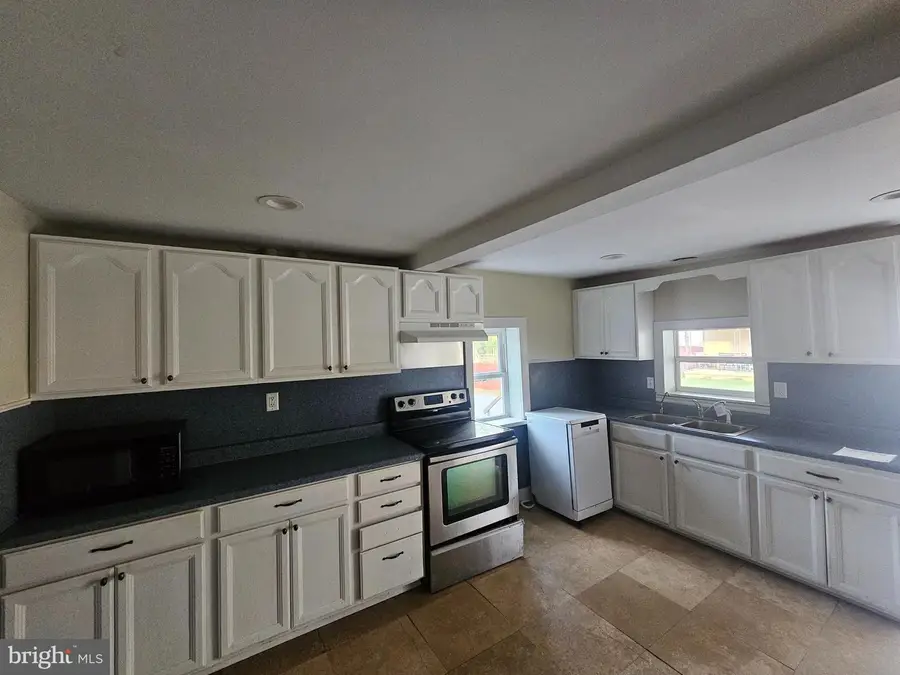 206 E Church St, Freeburg, PA 17827 - Image #2