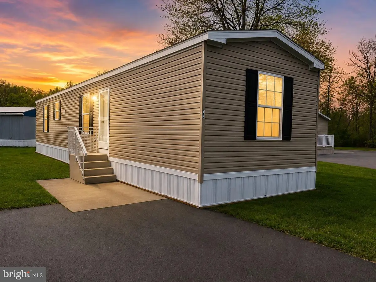 35 Lynn St, Mifflinburg, PA 17844 - #1