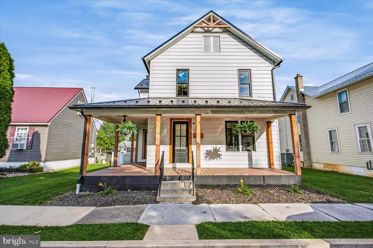 318 Thompson St, Mifflinburg, PA 17844 - #1
