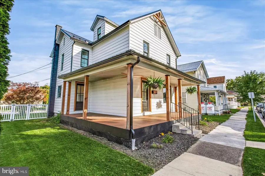 318 Thompson St, Mifflinburg, PA 17844 - #2