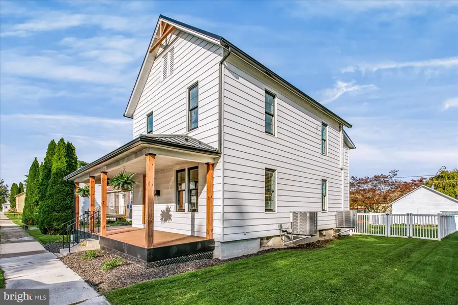 318 Thompson St, Mifflinburg, PA 17844 - #3