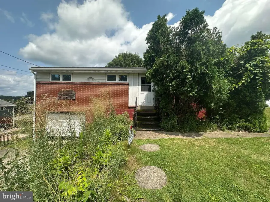 550 Colonial Manor Road, North Huntingdon, PA 15642 - #2