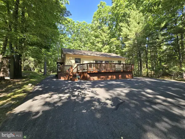 24 Lakeside Dr, LAKEVILLE, PA 18438