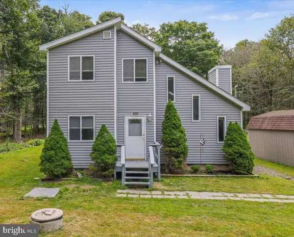 1065 Breezewood Dr, NEWFOUNDLAND, PA 18445