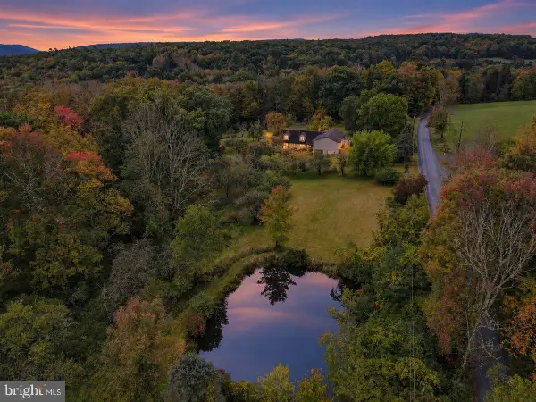 72 Steep Hill Rd, BEACH LAKE, PA 18405