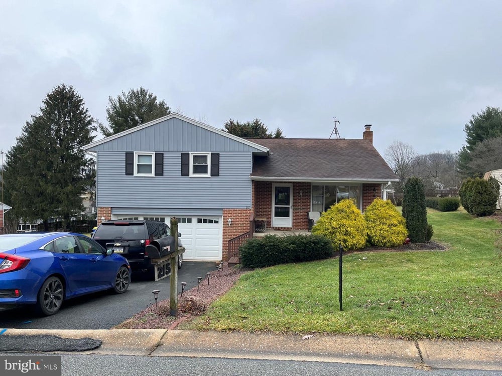 215 Denton Dr, DALLASTOWN, PA 17313 BHGRE