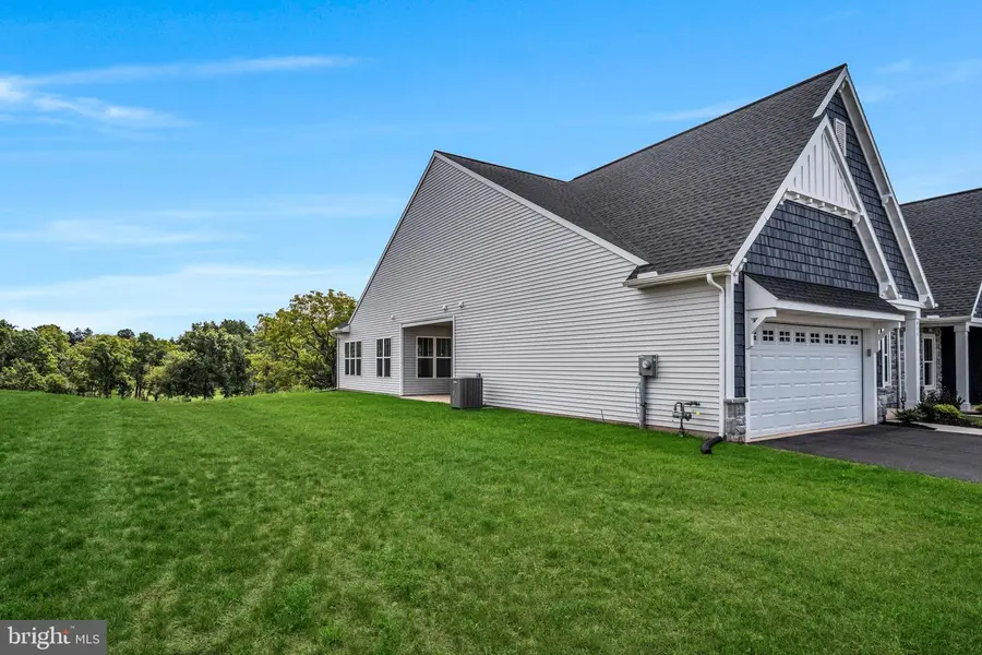 907 Shadowbrooke Dr, Dover, PA 17315 - #2