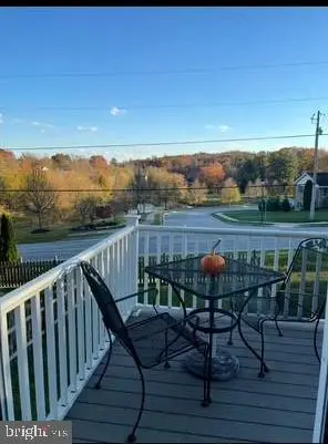 653 Sunglow Dr, Shrewsbury, PA 17361 - Image #2